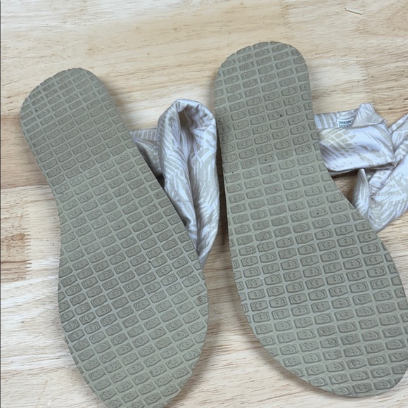 Sanuk Cream Women's Sandals - Picture 4 of 4